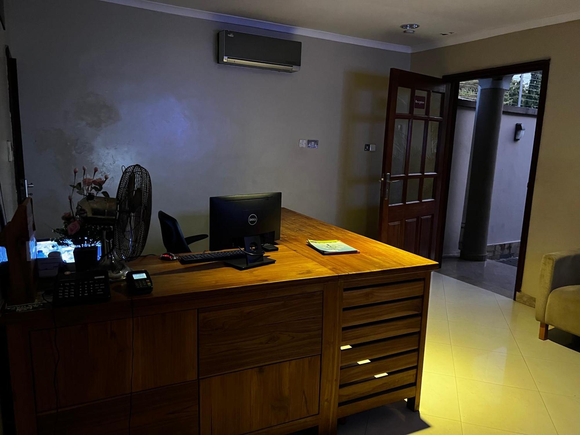 K27 Premier Backpackers Pansiyon Darüsselam Dış mekan fotoğraf