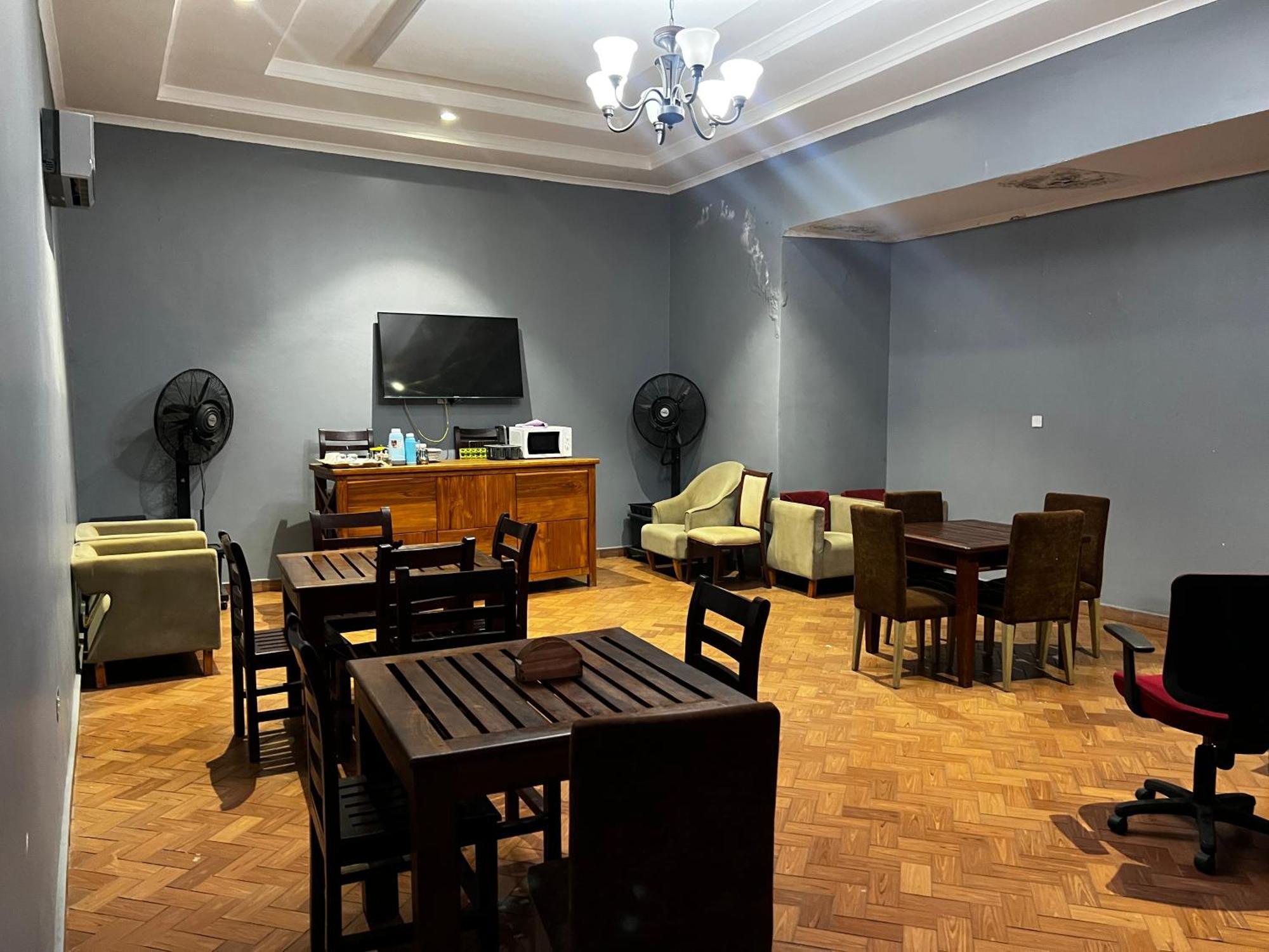 K27 Premier Backpackers Pansiyon Darüsselam Dış mekan fotoğraf