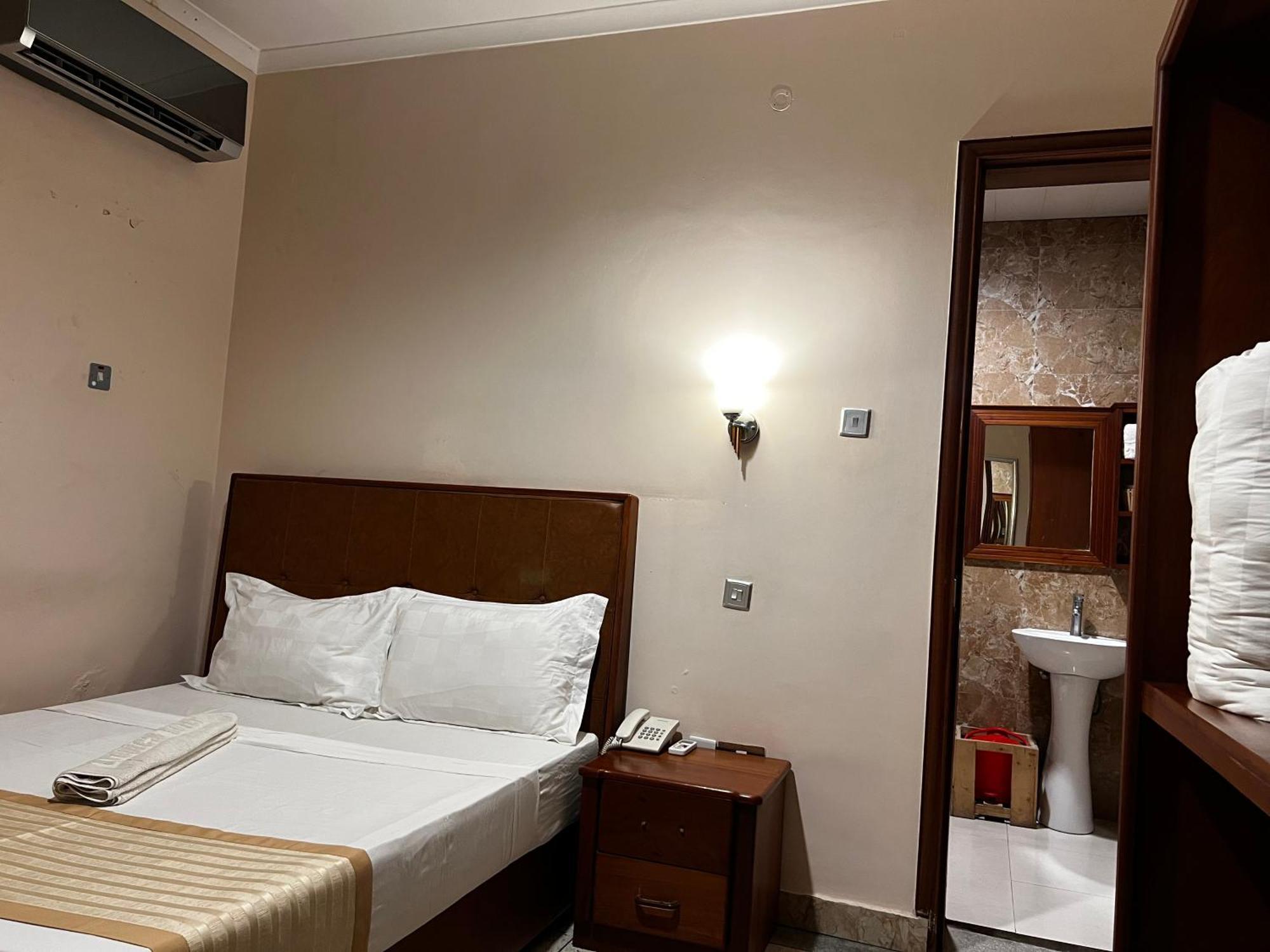 K27 Premier Backpackers Pansiyon Darüsselam Dış mekan fotoğraf