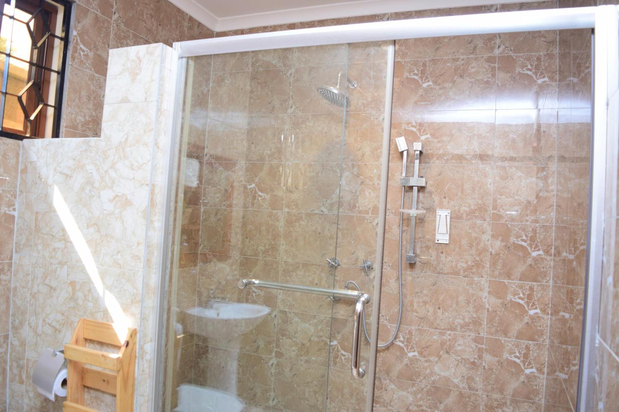 K27 Premier Backpackers Pansiyon Darüsselam Dış mekan fotoğraf