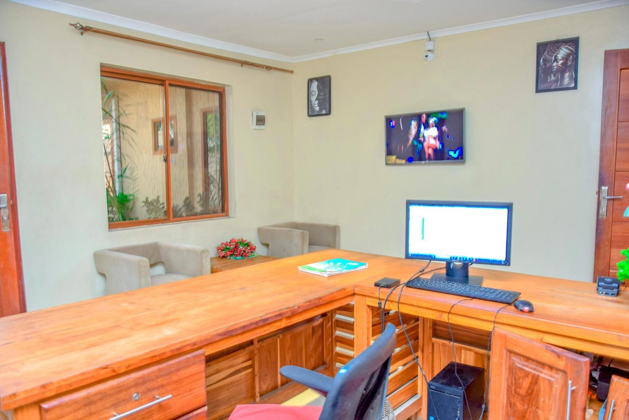 K27 Premier Backpackers Pansiyon Darüsselam Dış mekan fotoğraf